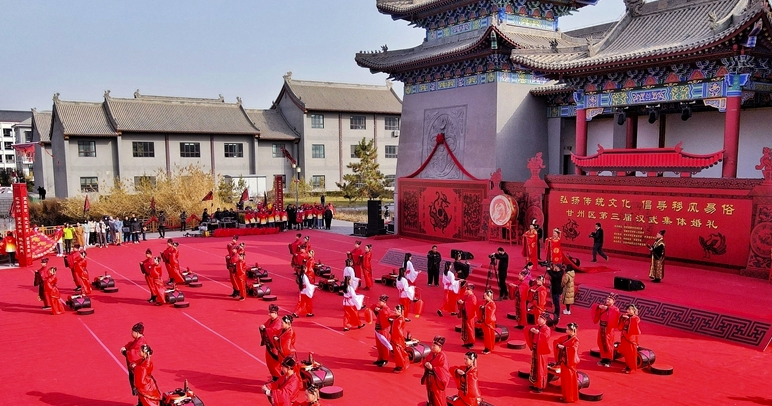 “丝路古城”汉式集体婚礼倡新风