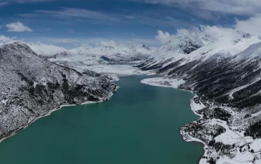 西藏：鸟瞰冰雪然乌湖