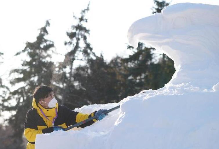 第八届黑龙江省大学生雪雕比赛开铲