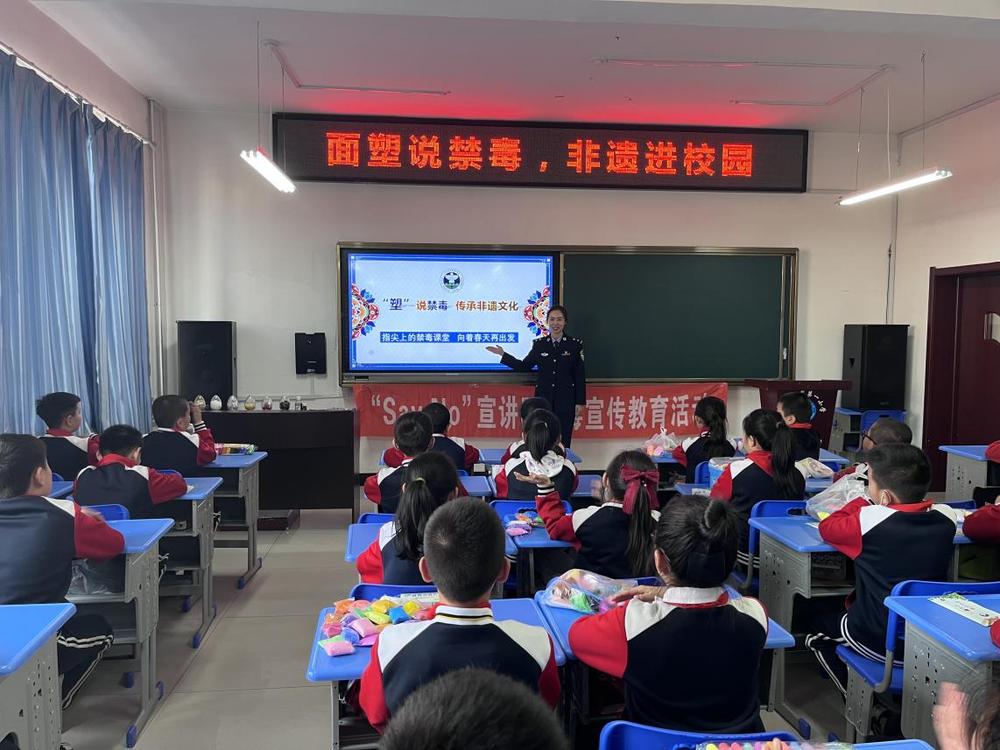 “禁毒+面塑”宣传活动别开生面